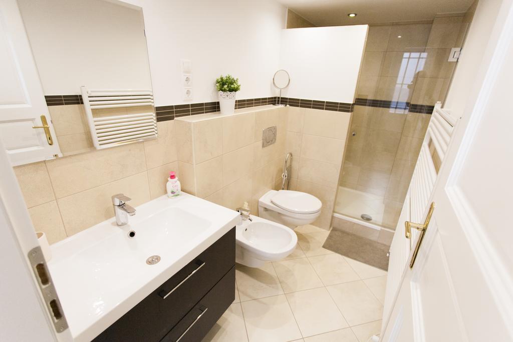 Agora Apartment Budapest Eksteriør billede