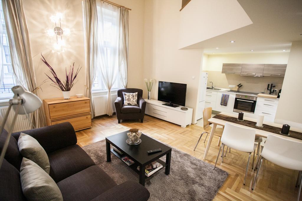 Agora Apartment Budapest Eksteriør billede